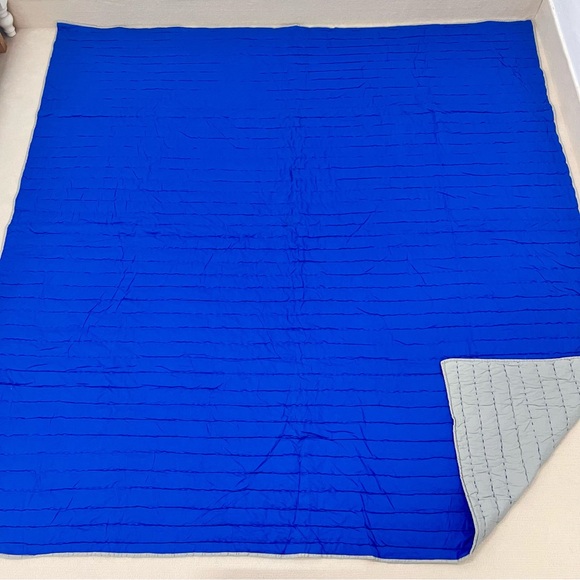 NWOT Pottery Barn Kids Branson Reversible Twin Size Soft Quilt, Royal Blue - Picture 3 of 4